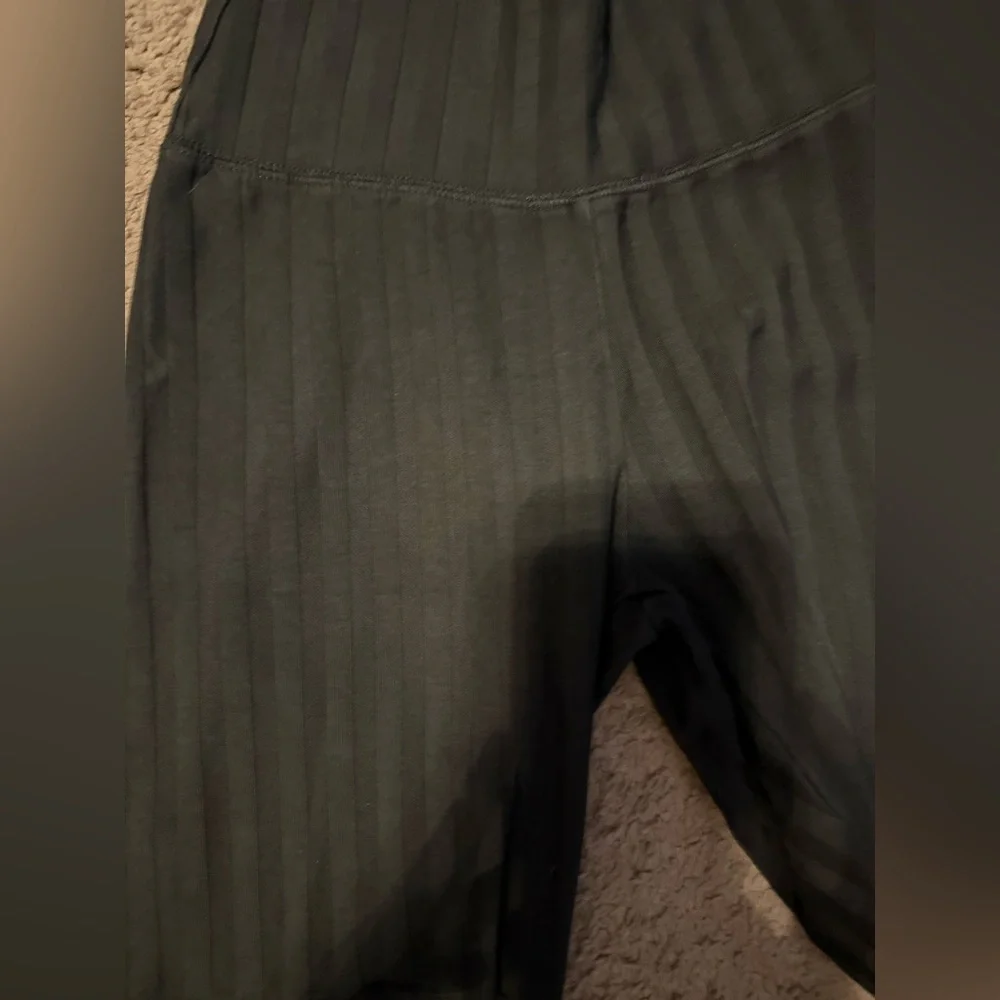 Small Offline By Aerie Black Hi Rise Ribbed Shorts NWT - Picture 2 of 4